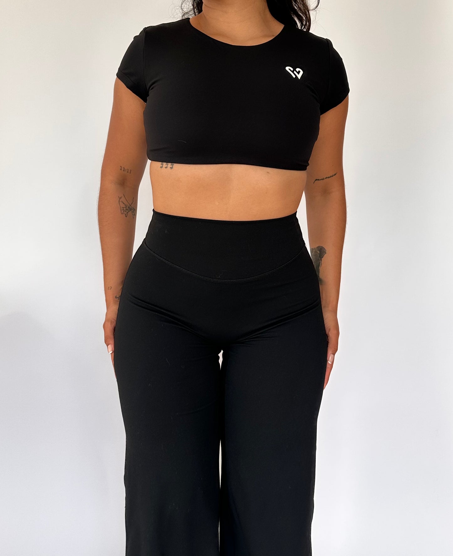 CROP TOP SHORT SLEEVE