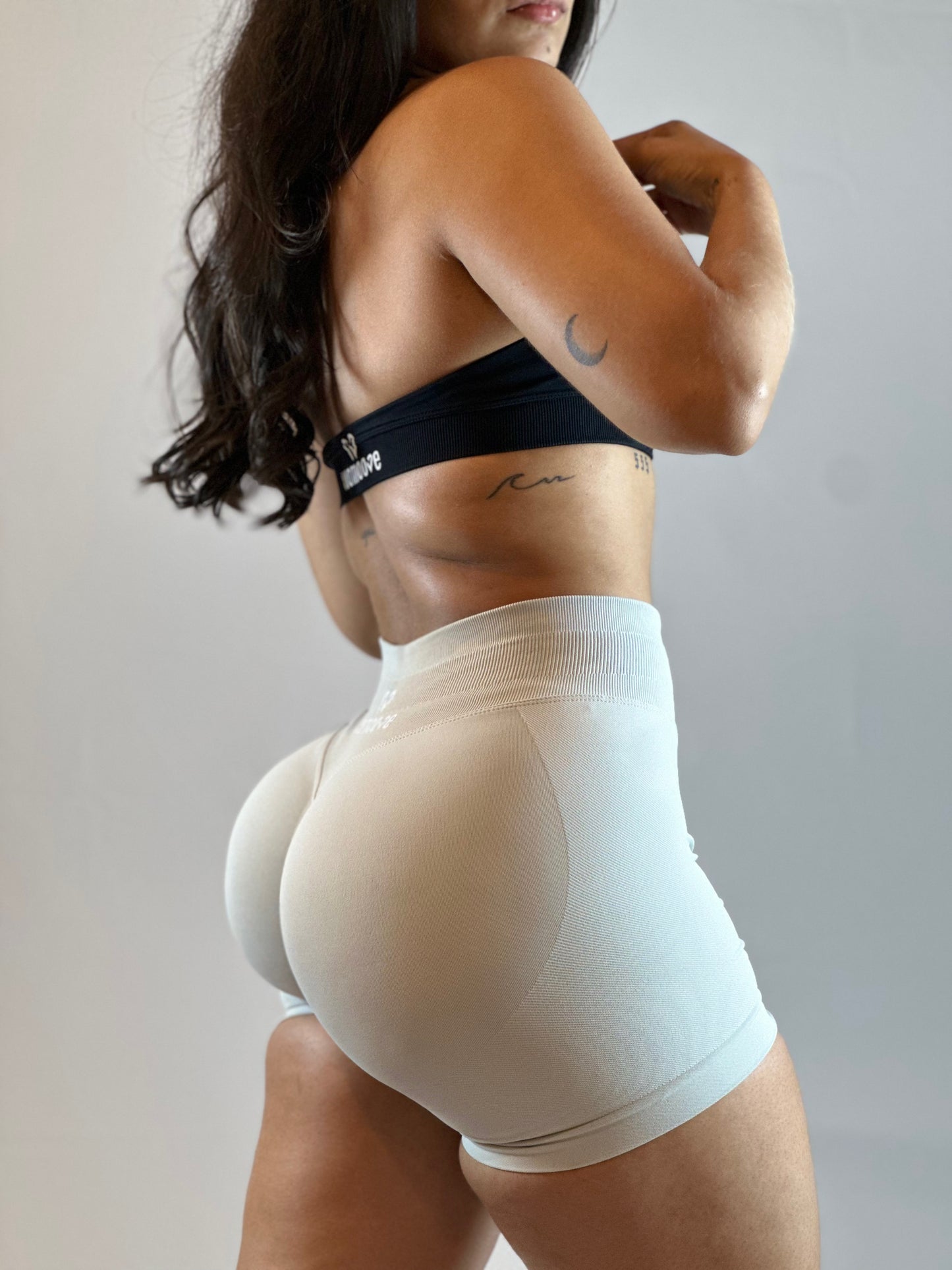 Shorts V