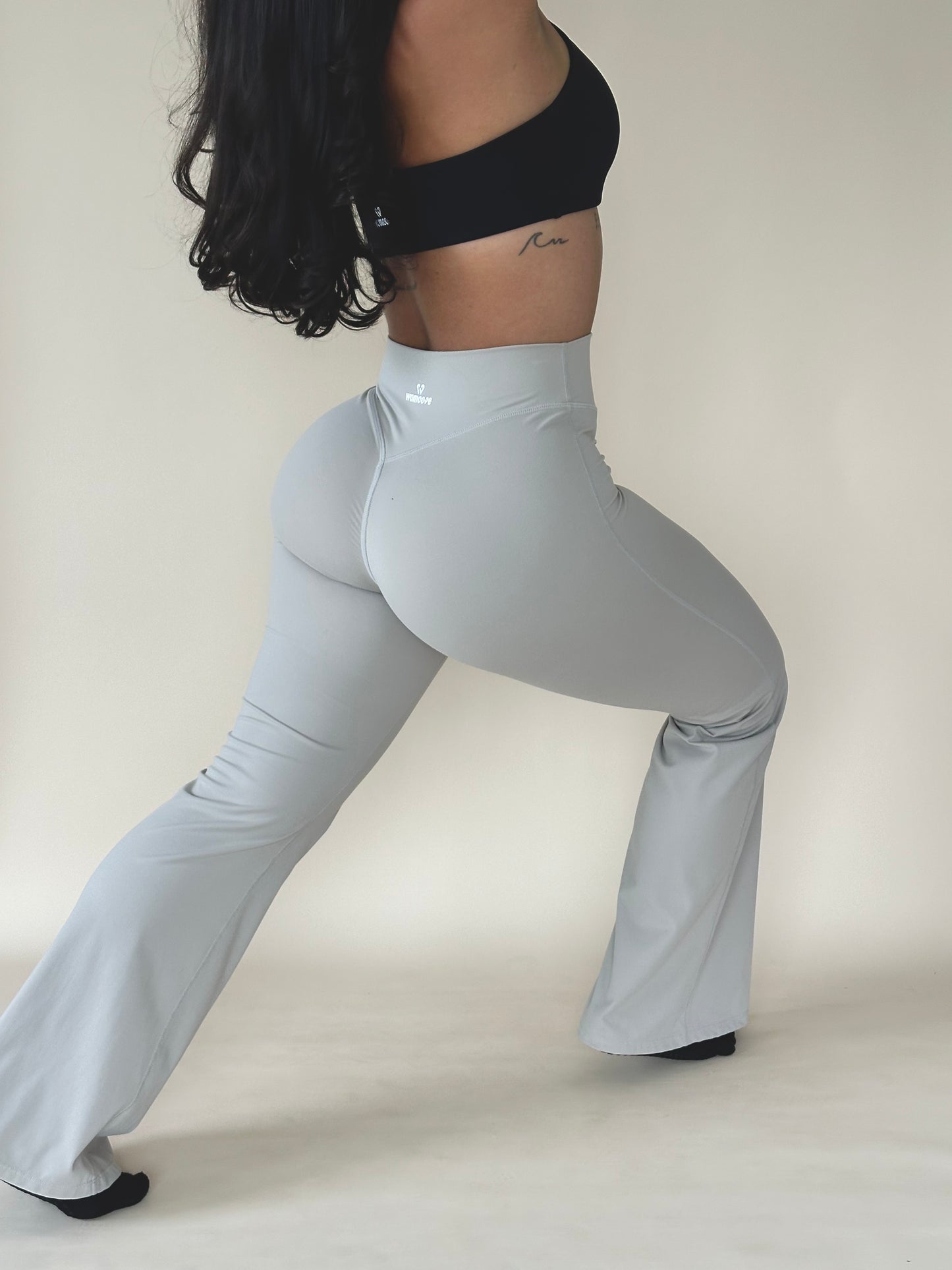 Classic high-waisted flare leggings