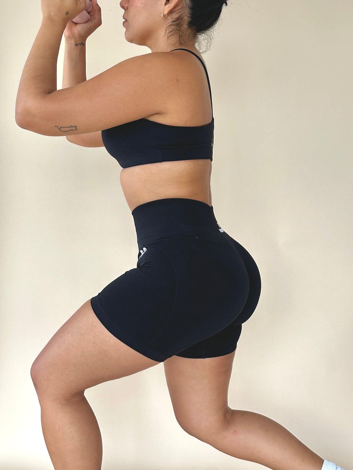 Sculptmove Seamless mid-rise shorts