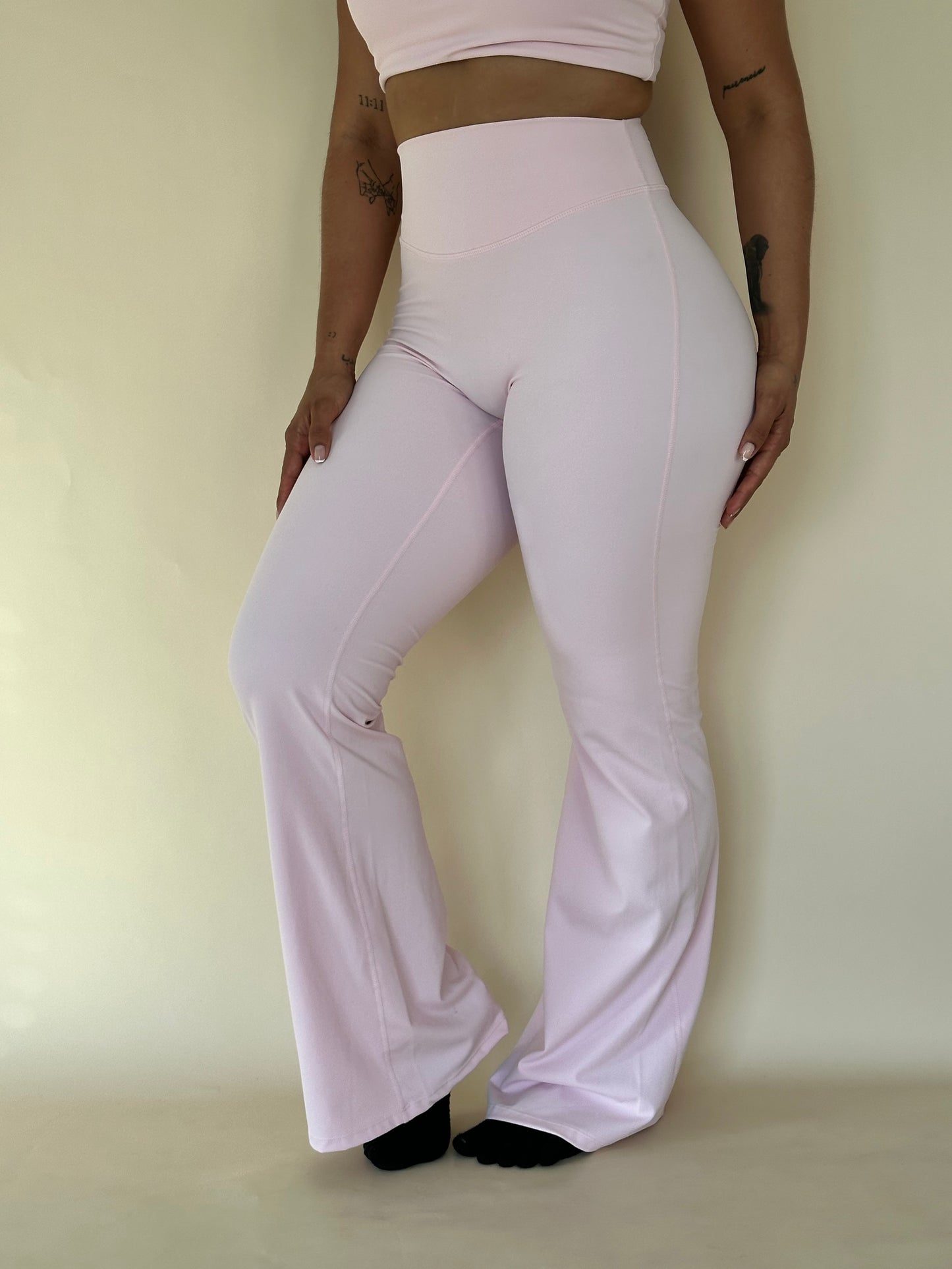 Classic high-waisted flare leggings
