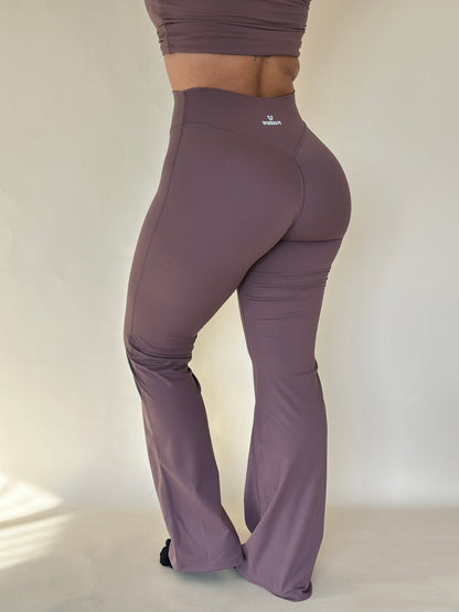 Classic high-waisted flare leggings