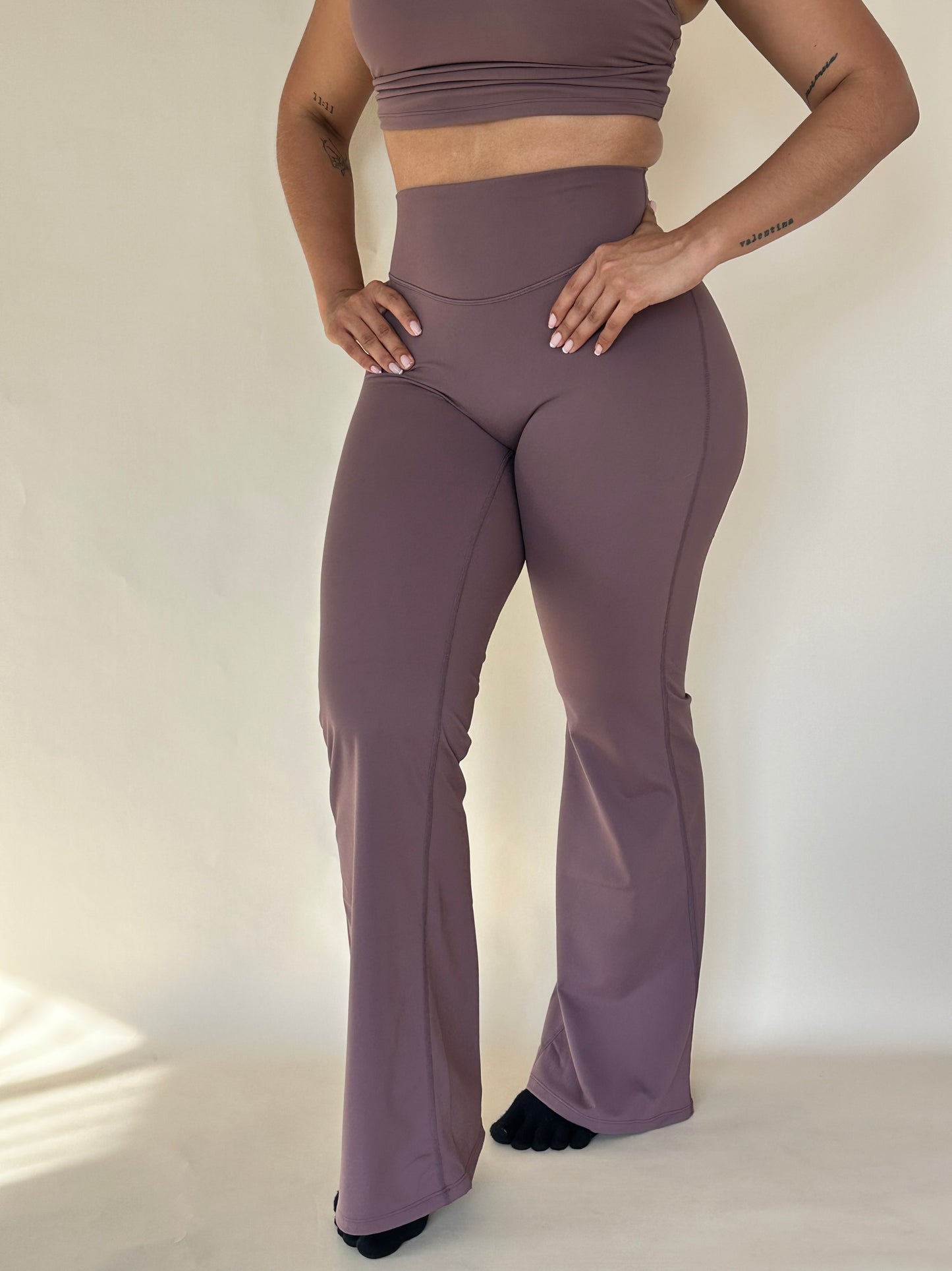 Classic high-waisted flare leggings