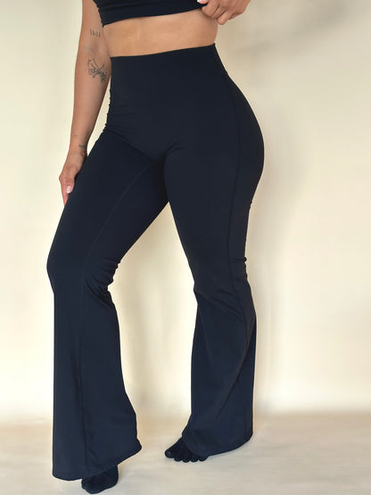 Classic high-waisted flare leggings