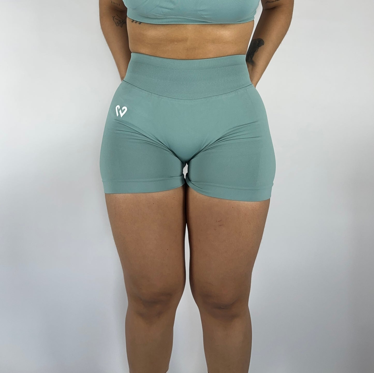 Shorts V