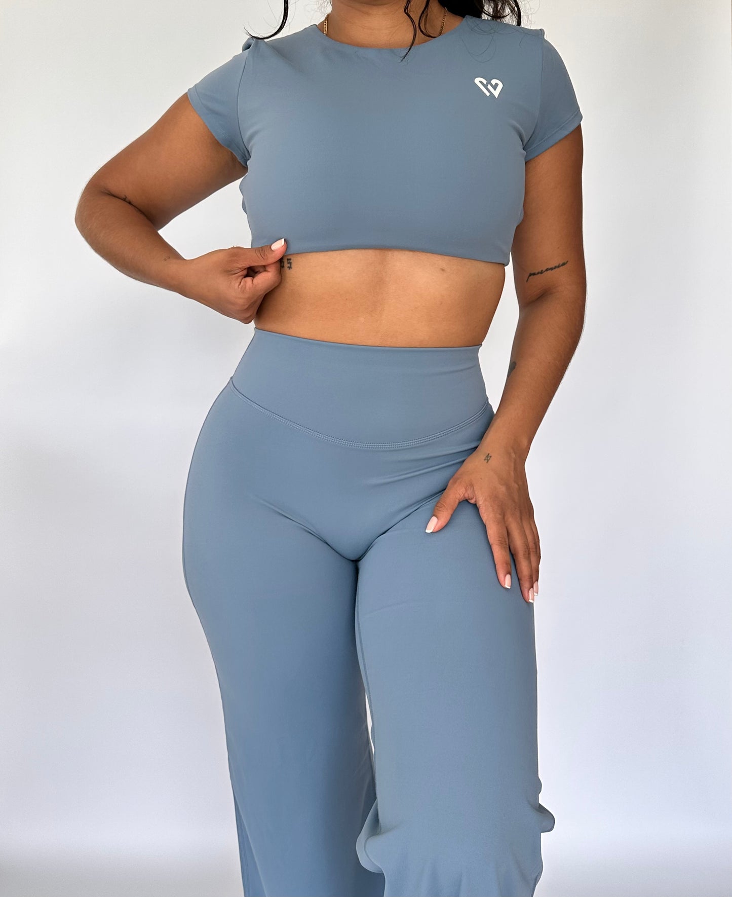 CROP TOP SHORT SLEEVE