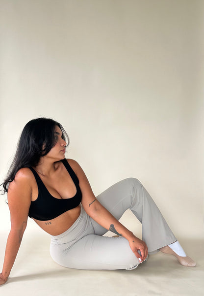 Classic high-waisted flare leggings