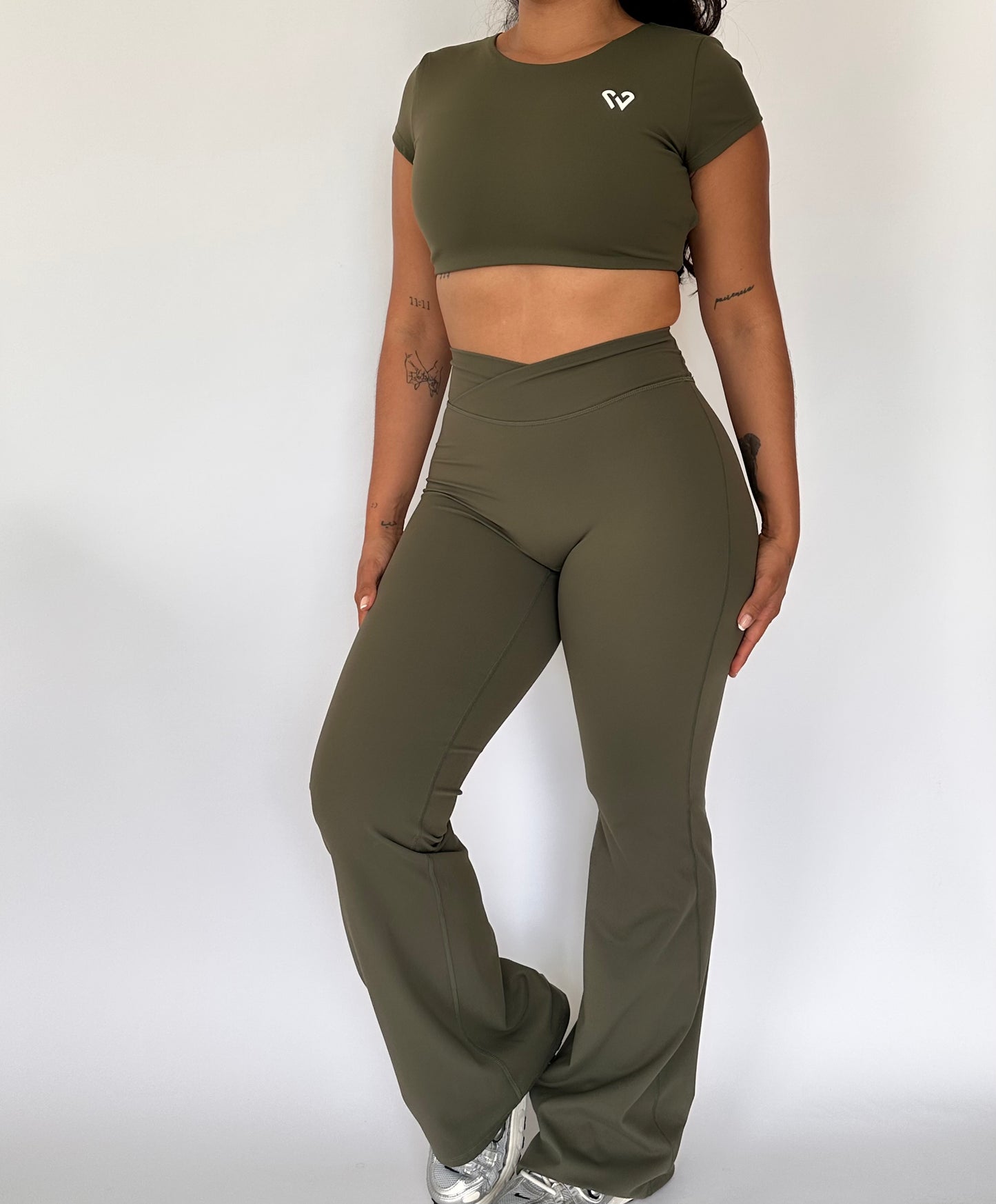 CROP TOP SHORT SLEEVE