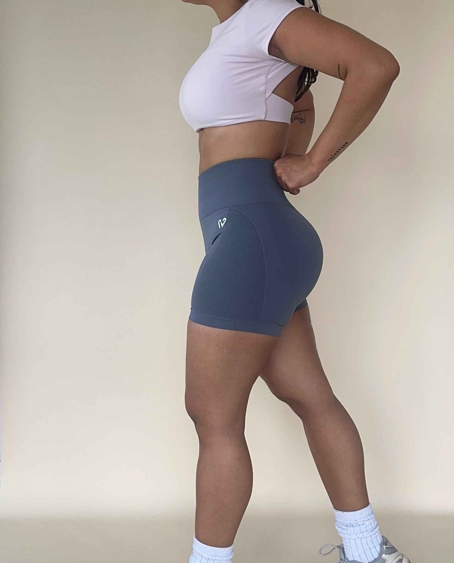 FORMMOVE-SCULPT SHORT