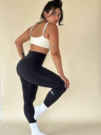 Classic high-waisted soft leggings