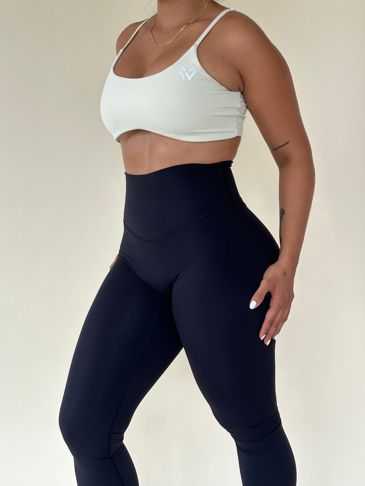 Classic high-waisted soft leggings